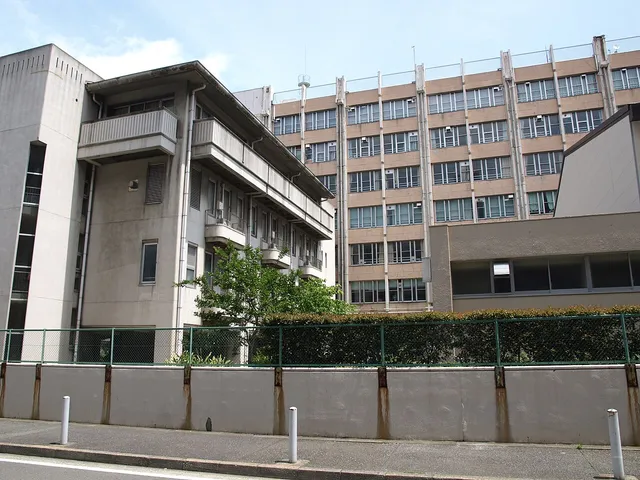 横浜総合高校の外観