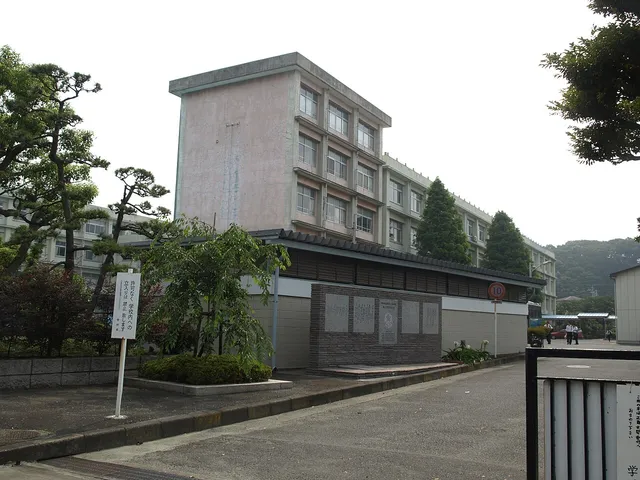 横須賀大津高校の外観