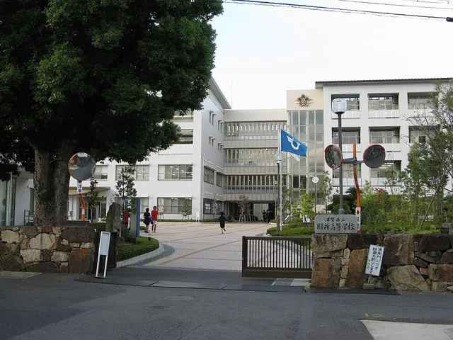 膳所高校の外観