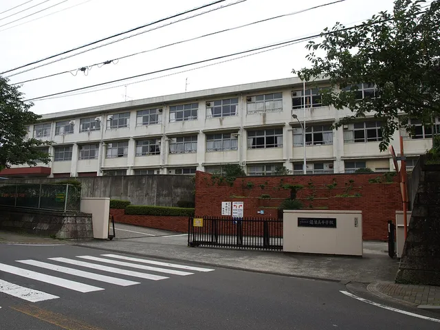 逗子葉山高校の外観